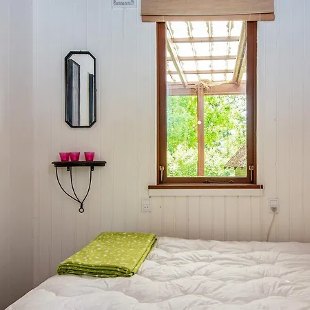 4 Person In Ans By-by Traum