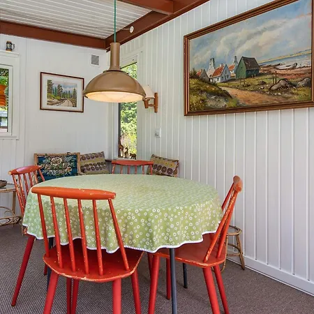 4 Person In Ans By-by Traum